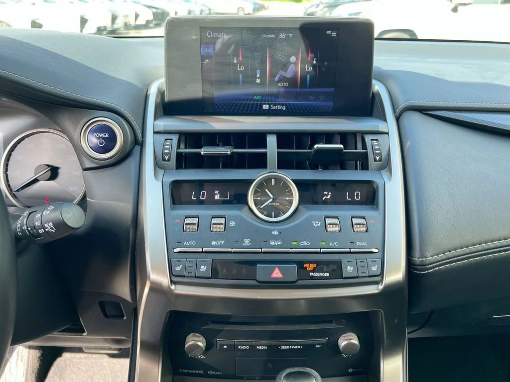 Used 2018 Eminent White Pearl Lexus 300h image 17