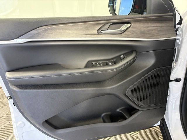 New 2026 White Jeep Altitude image 21
