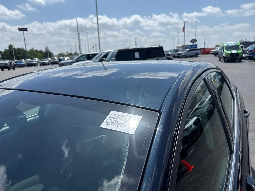 Used 2020 Blue Ford SE image 3