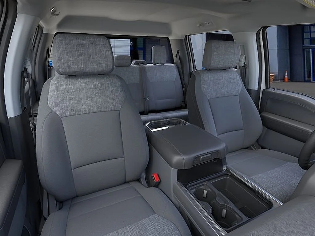 New 2026 Oxford White Ford F-250® XLT image 10