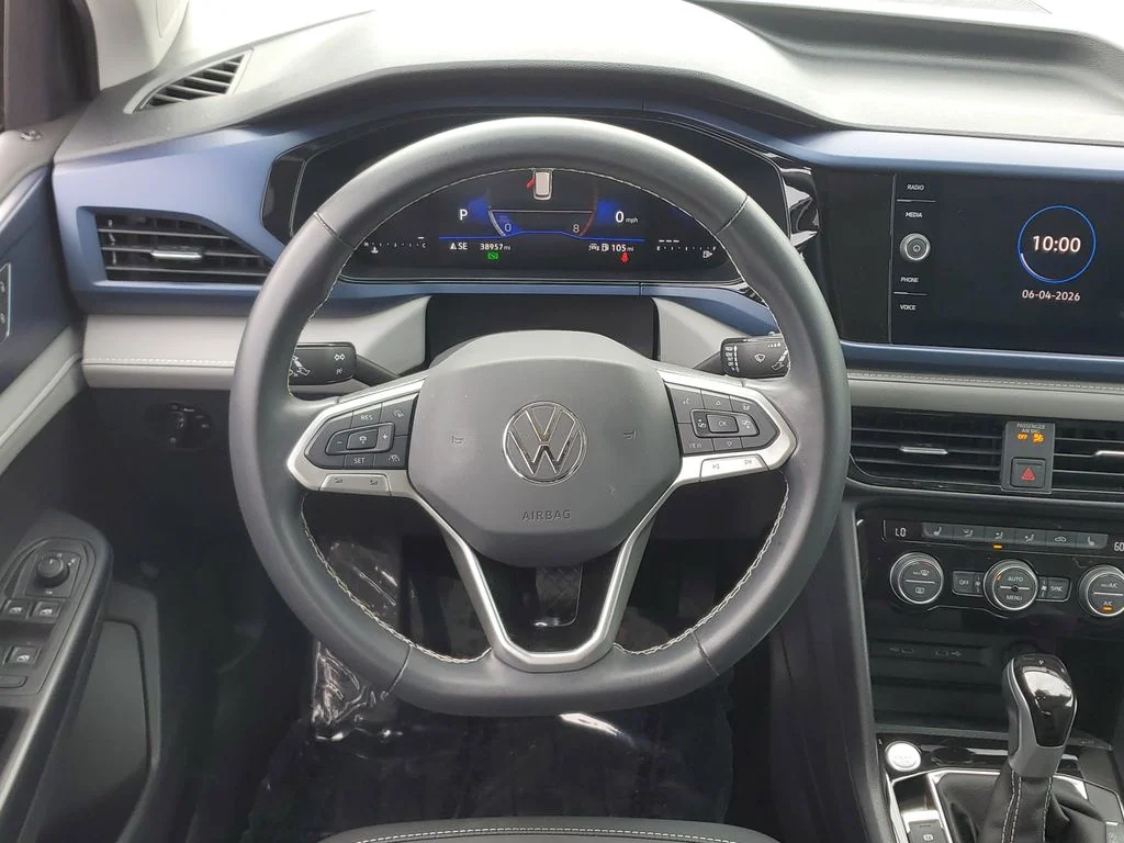 Used 2024 Gray Volkswagen 1.5T SE image 3