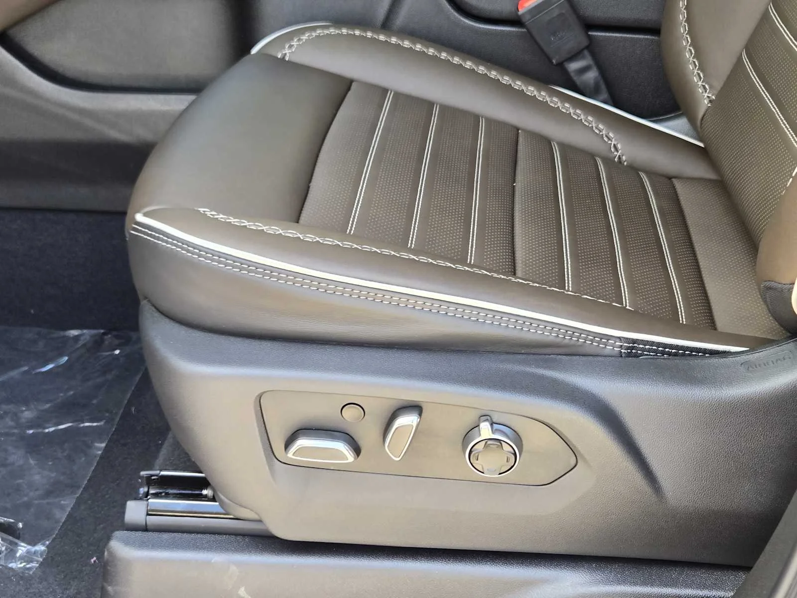2027 GMC Yukon XL Denali Ultimate - Photo 16