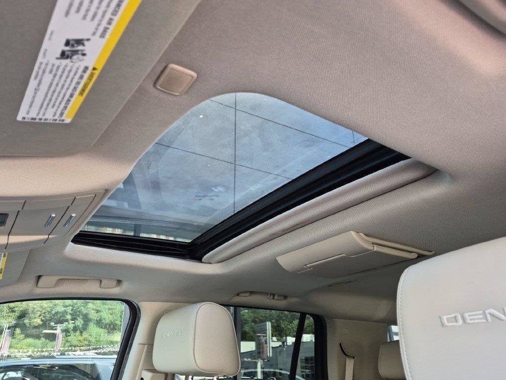 Used 2018 White GMC Denali image 27