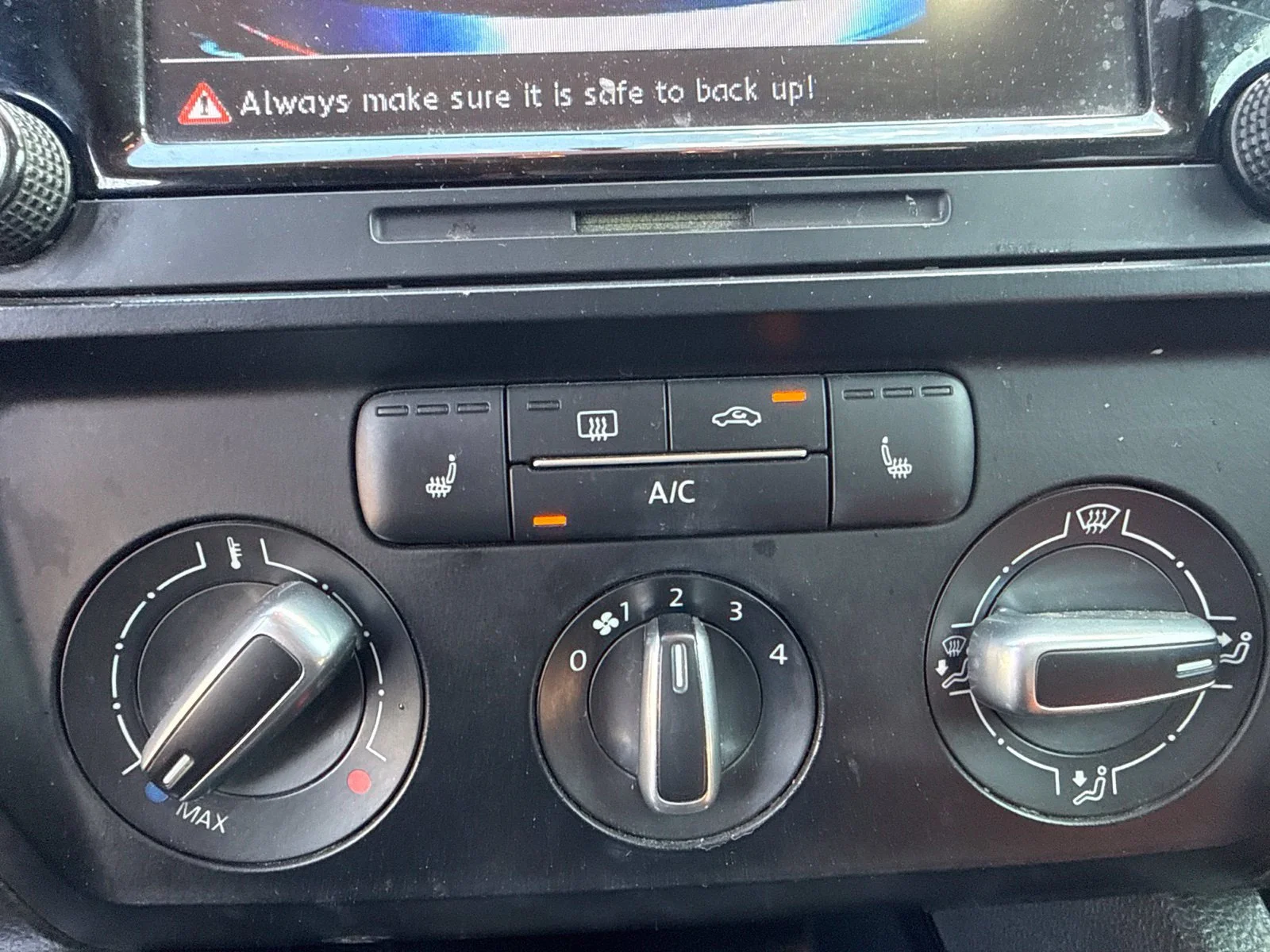Used 2015  Volkswagen 1.8T SE image 19