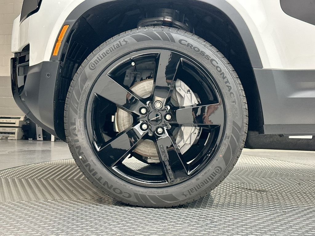 New 2026 Fuji White Land Rover S image 5
