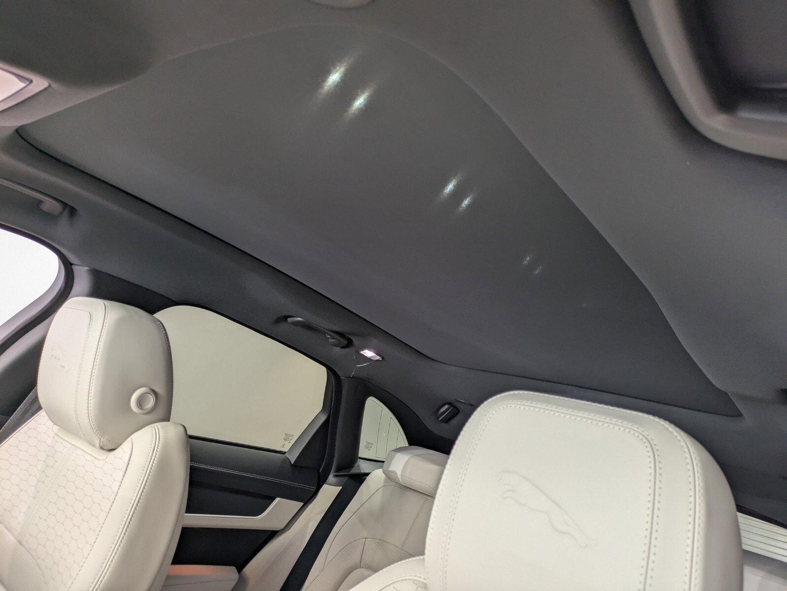 2026 Jaguar F-Pace R-Dynamic S - Photo 9