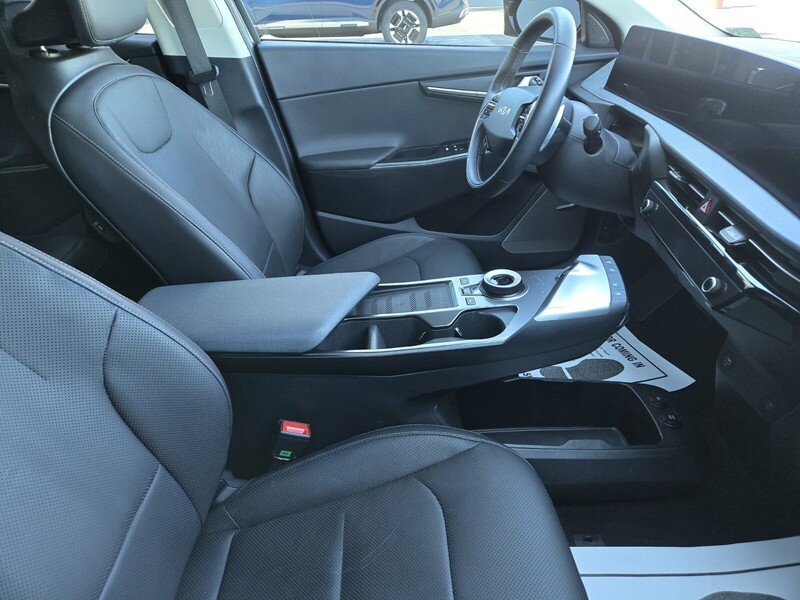 Used 2023 Gray KIA WIND RWD image 3