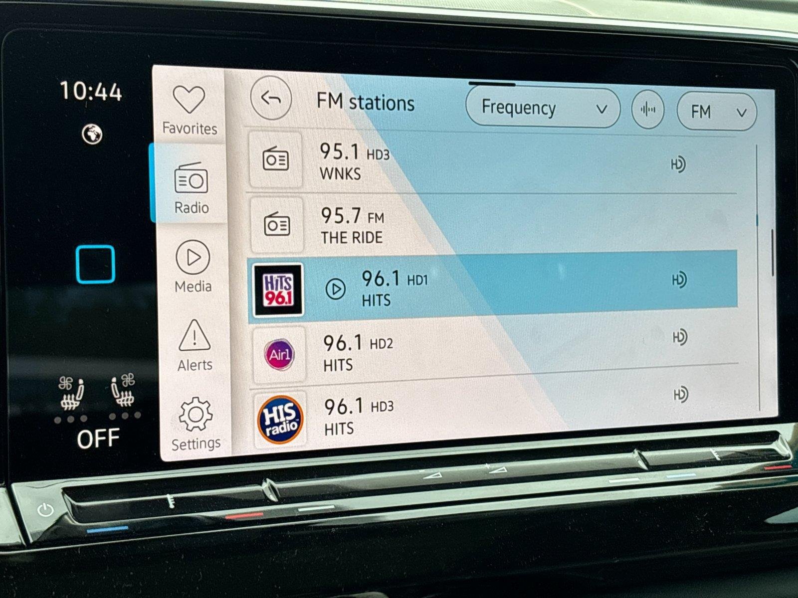 2025 Volkswagen Atlas SE w/Tech - Photo 24