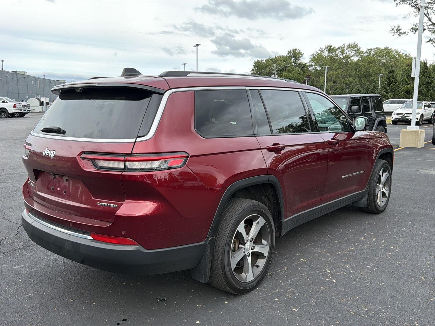 Used 2023 Velvet Red Pearlcoat Jeep Limited image 5