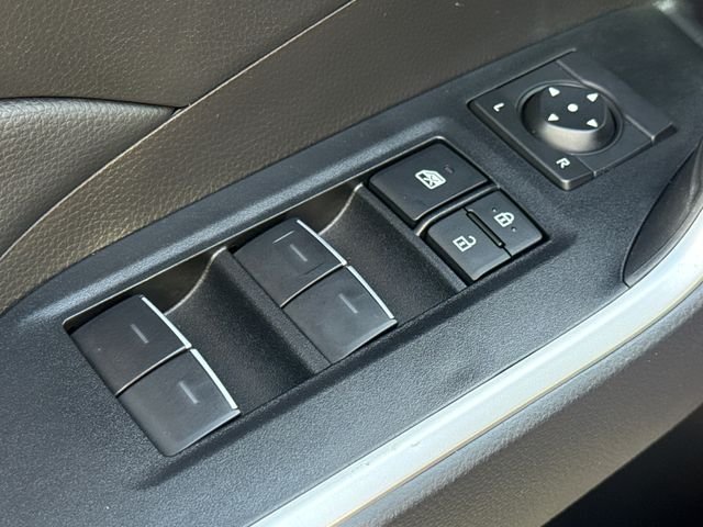 Used 2025  Toyota XLE Premium image 21