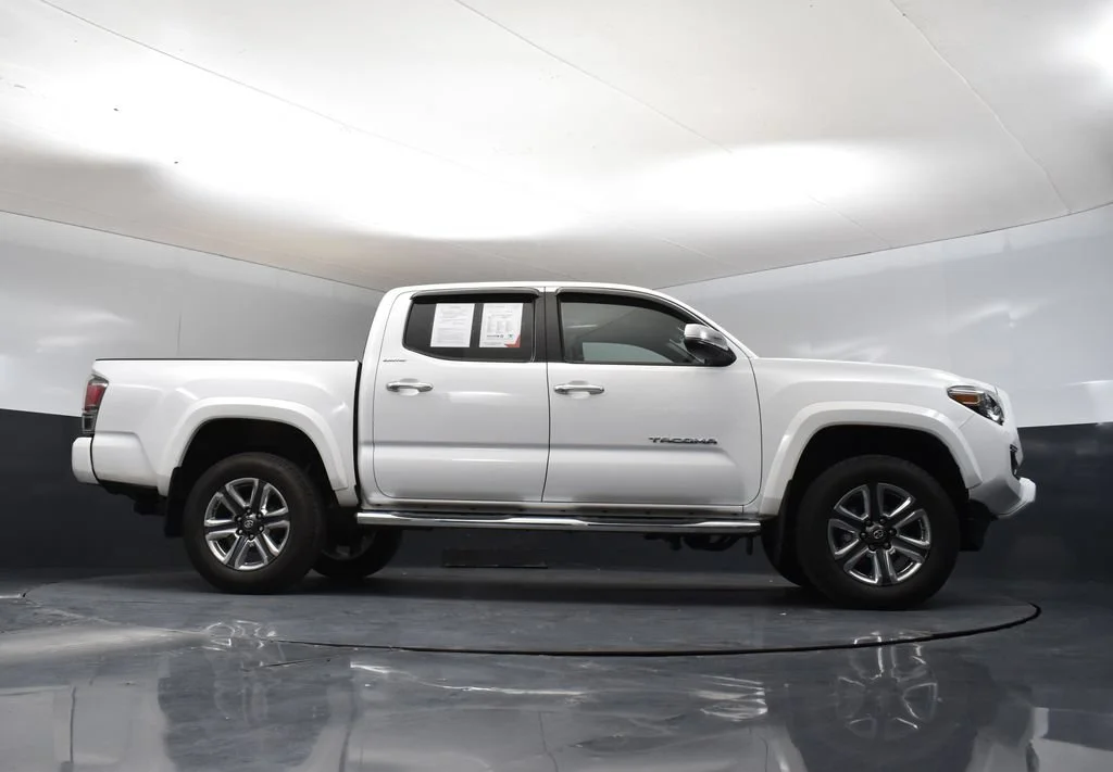 Used 2018 Super White Toyota Limited image 31