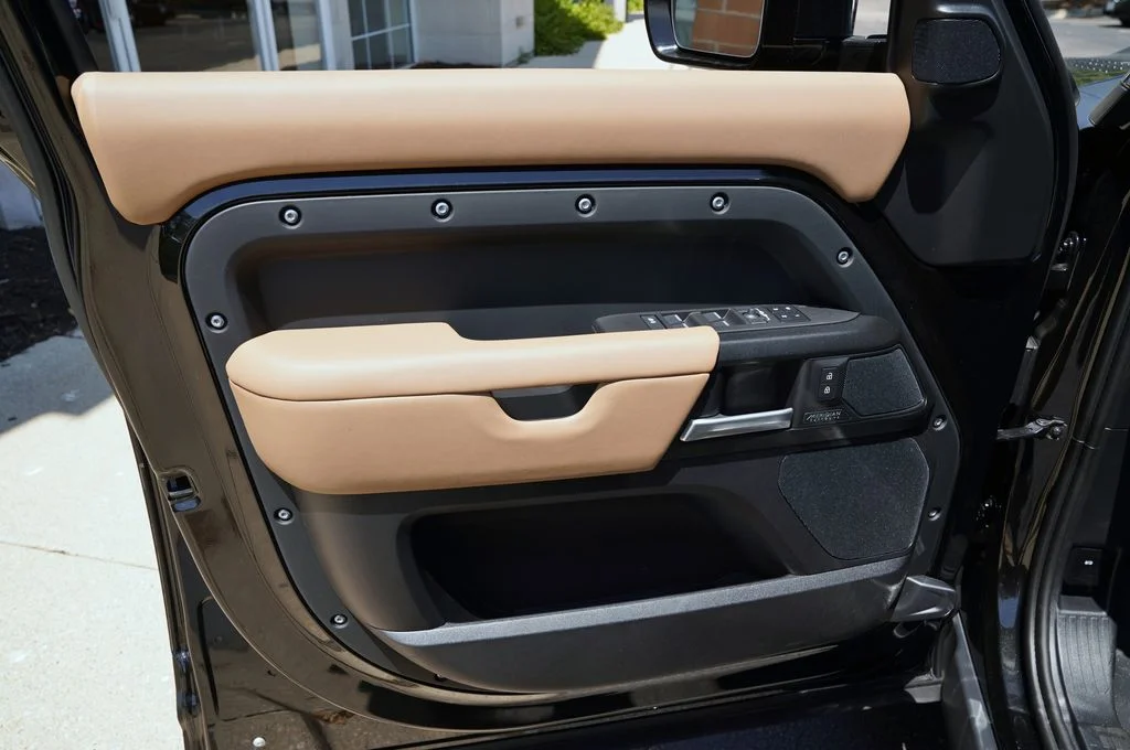 New 2026 Santorini Black Land Rover X image 11