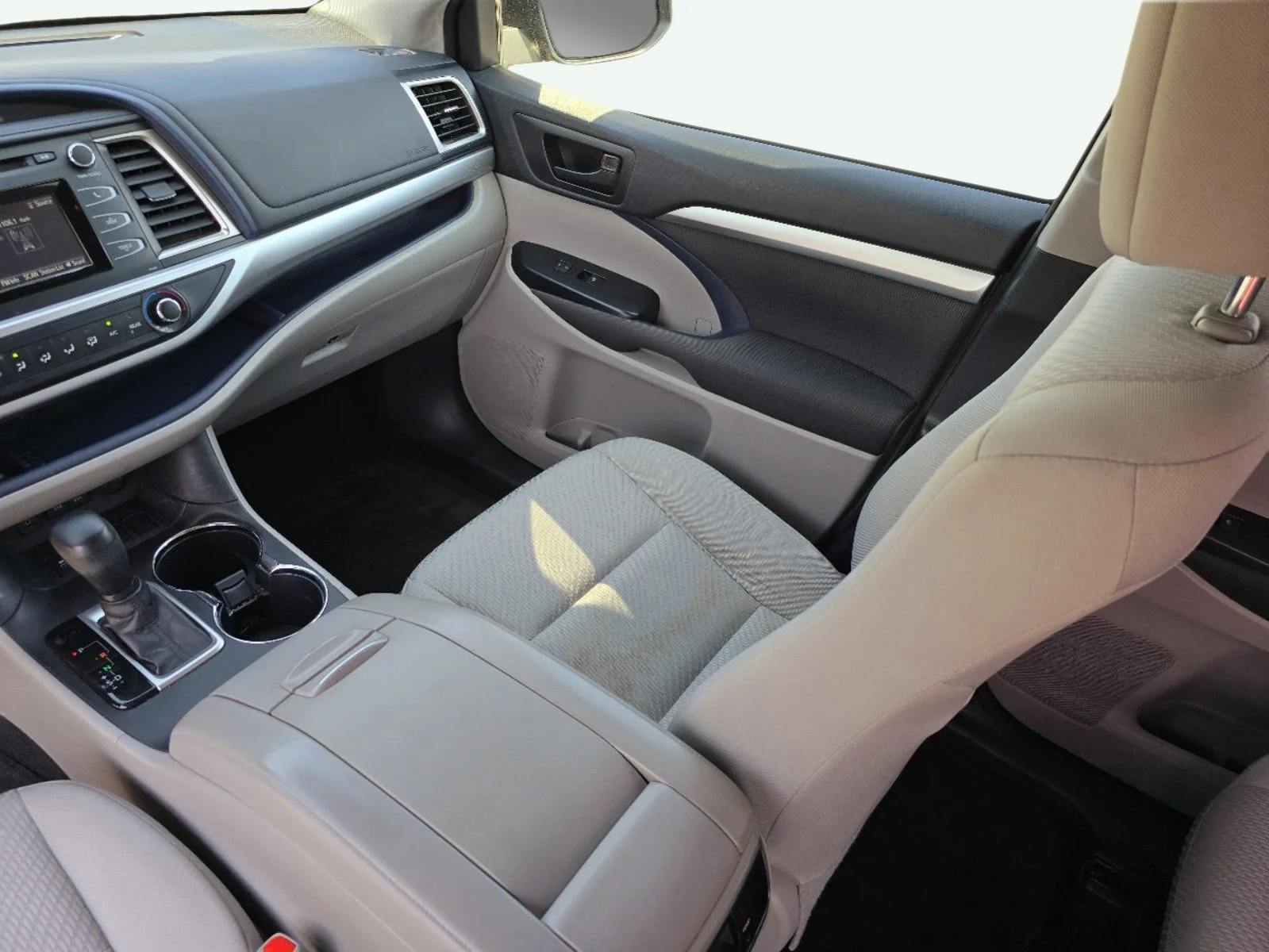 Used 2018 Midnight Black Metallic Toyota LE image 21