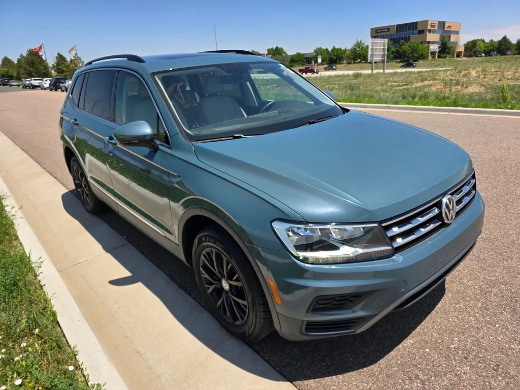 Used 2020 Stone Blue Metallic Volkswagen SE image 7