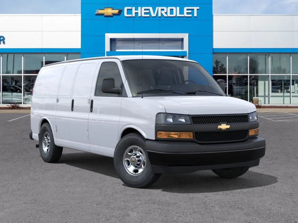New 2026 Summit White Chevrolet WT image 7
