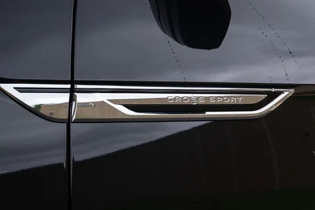 2026 Volkswagen Atlas Cross Sport SE w/Tech - Photo 9