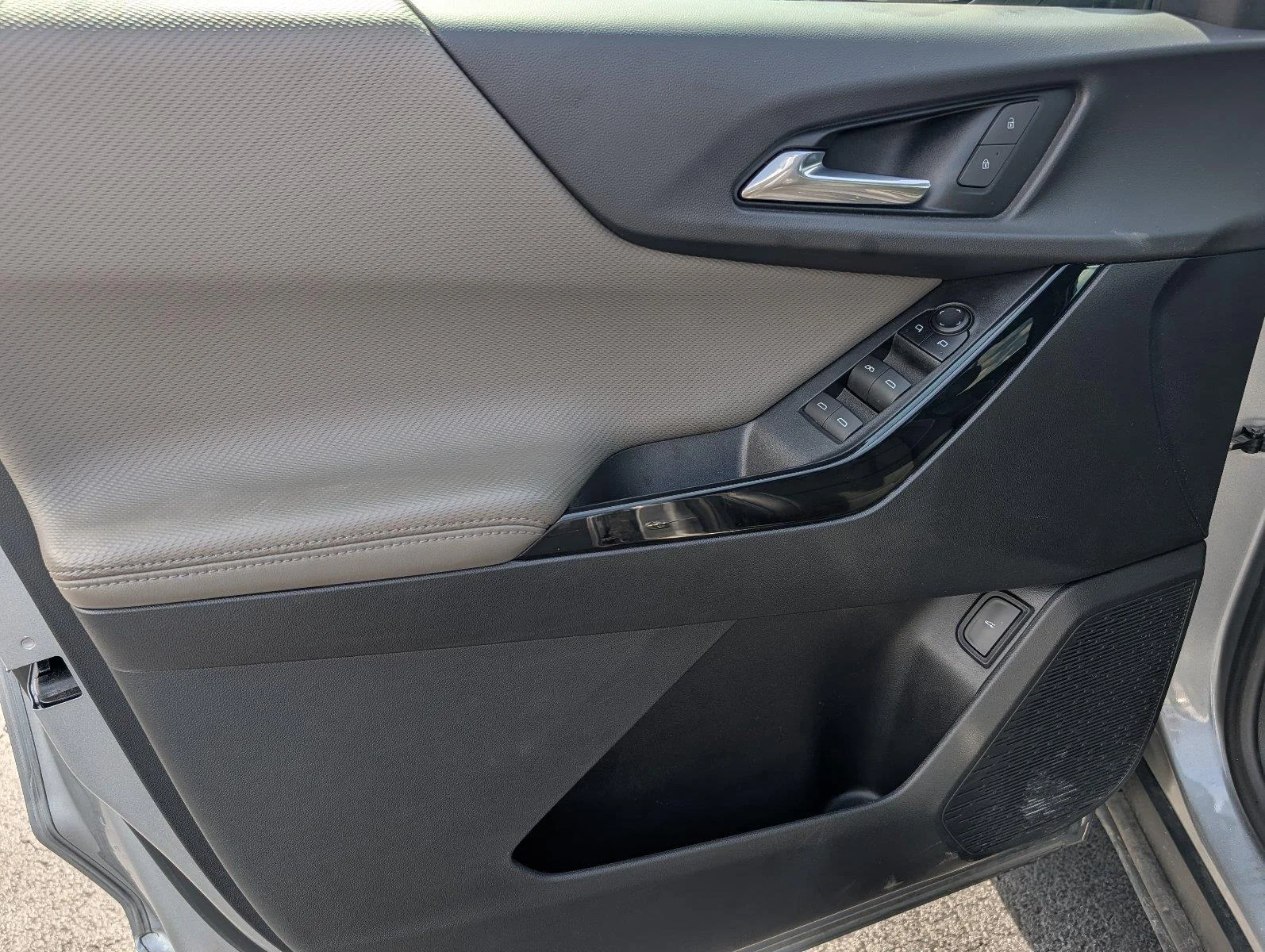 Used 2025 Sterling Gray Metallic Chevrolet LT image 14