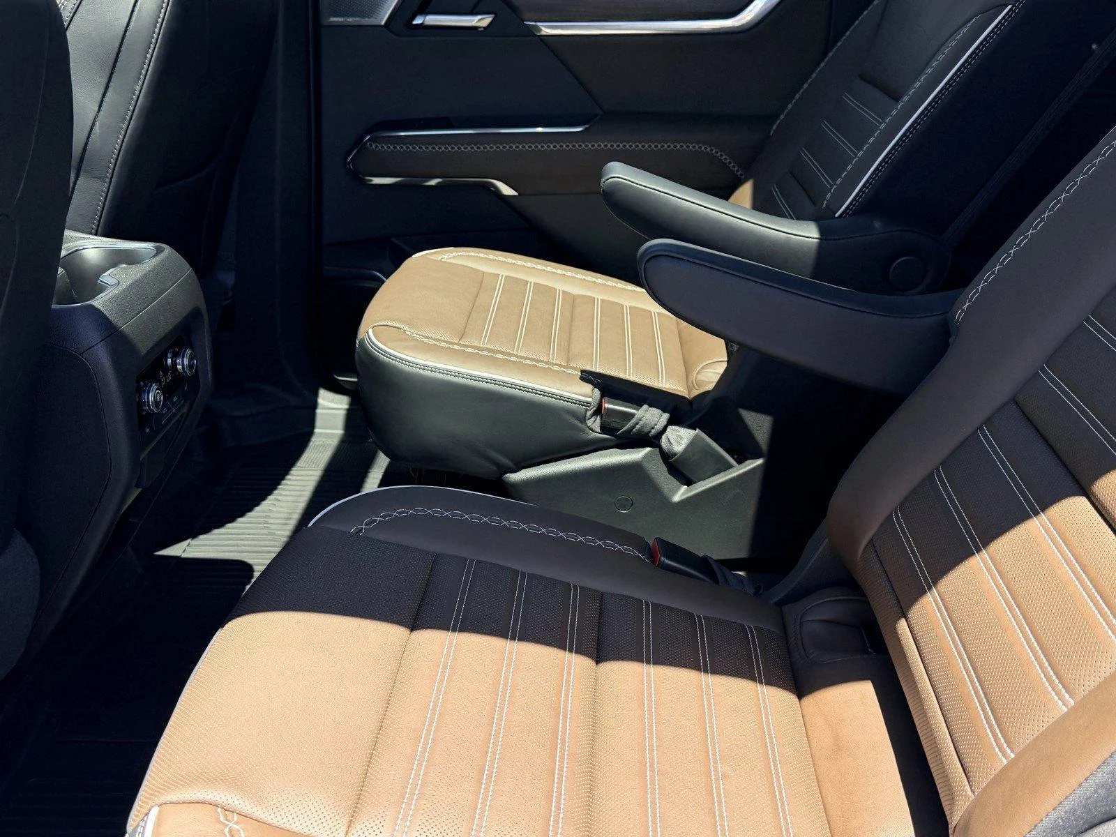 New 2026 Glacier White Tricoat GMC Denali Ultimate image 13