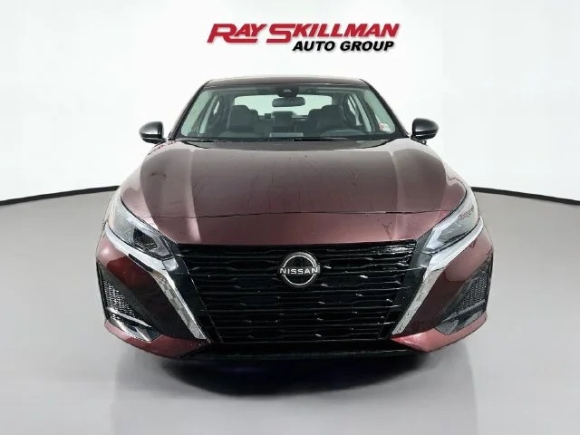 Used 2025 Red Nissan 2.5 SV image 2