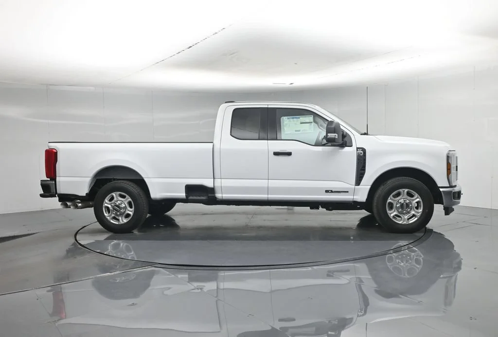 New 2026 Oxford White Ford XLT image 25