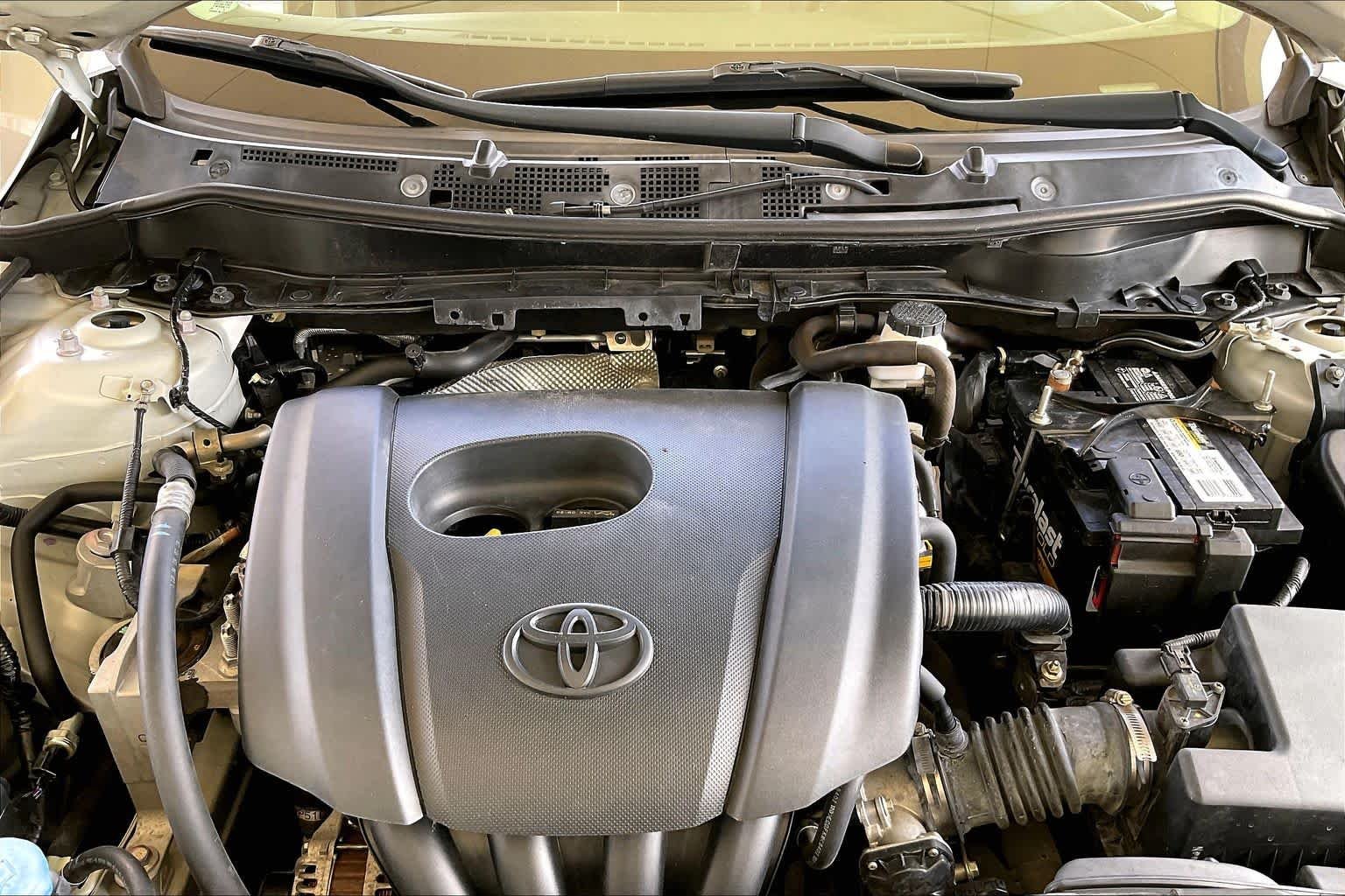 Used 2019 Icicle Toyota LE image 29