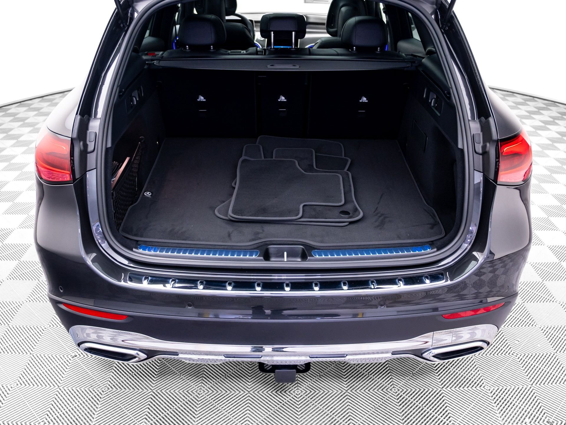 New 2027 Graphite Grey Metallic Mercedes-Benz GLC 300 image 33