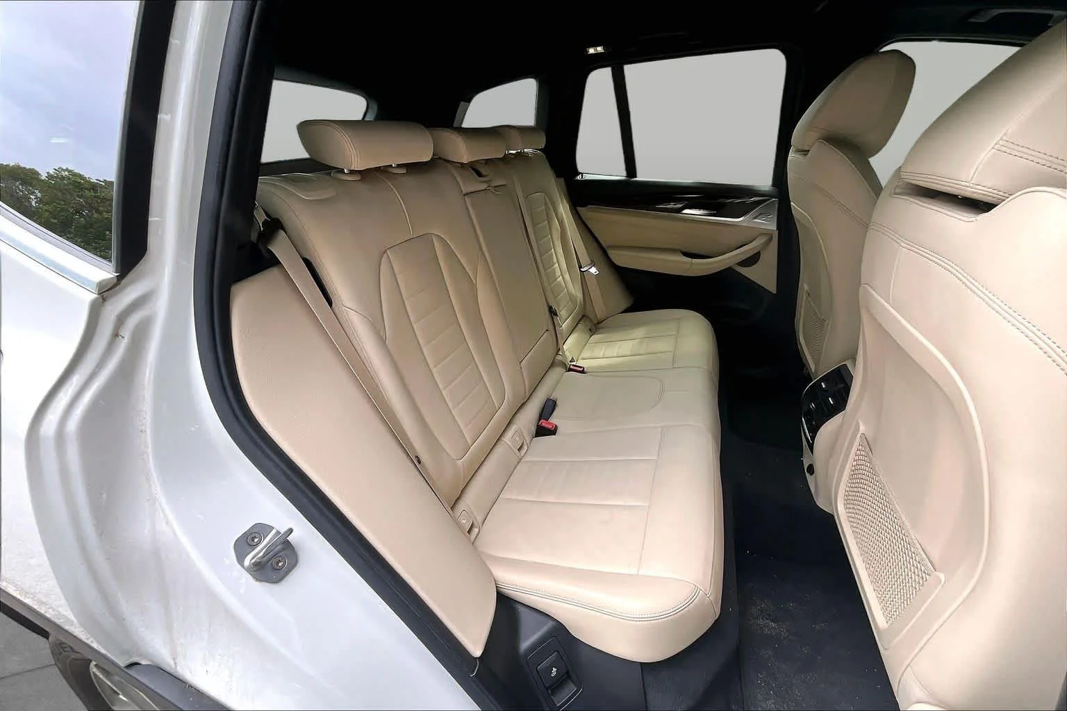 Used 2018 WHITE BMW xDrive30i image 19