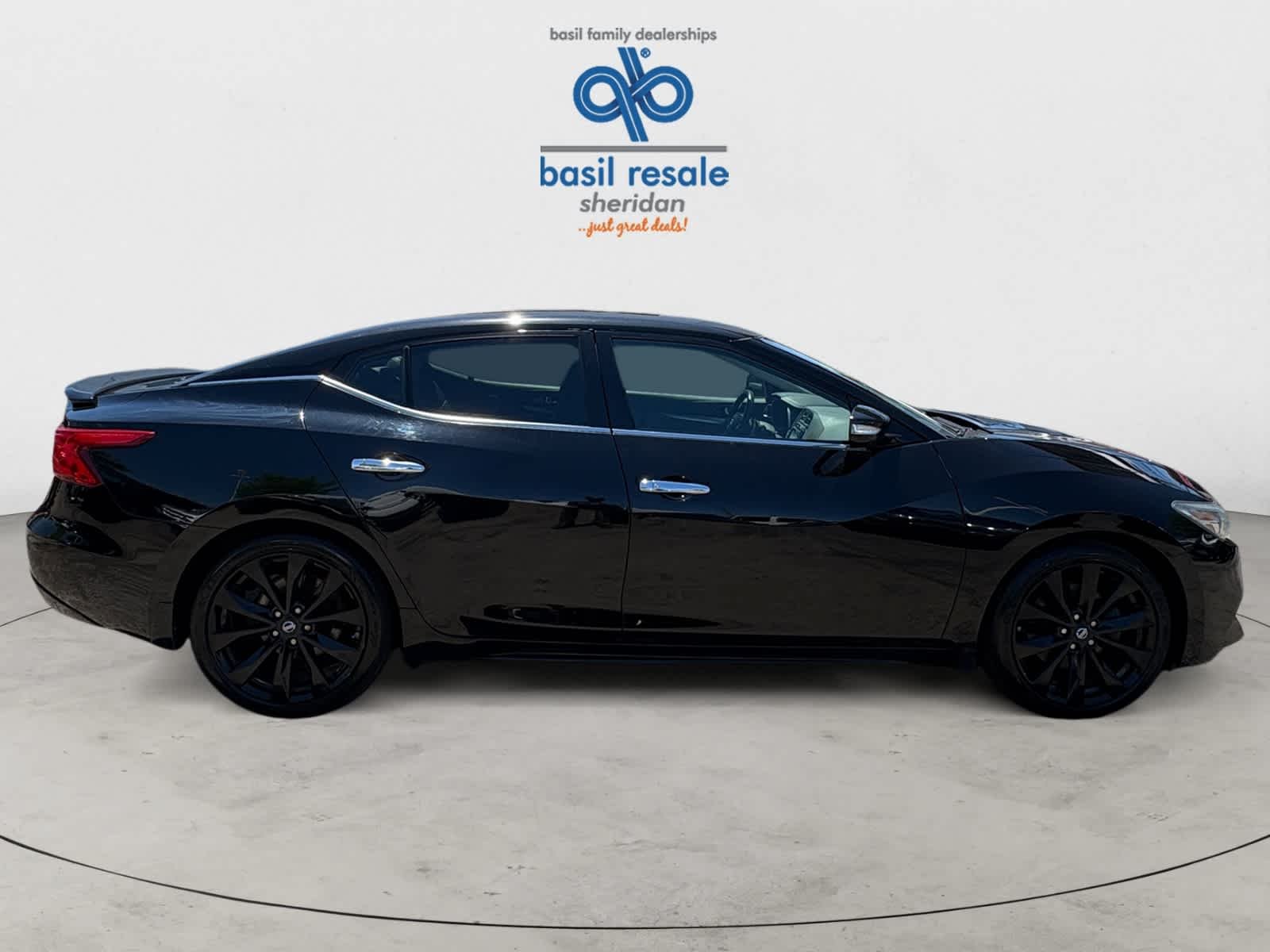 Used 2017 Super Black Nissan SR image 8