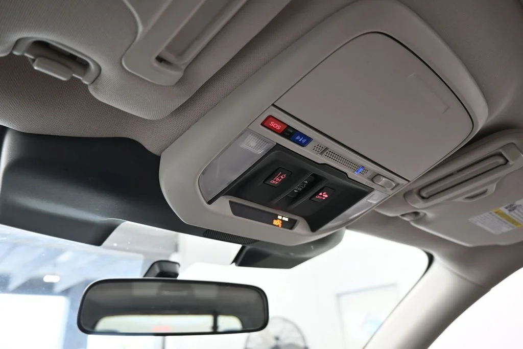 Used 2022 Crystal White Pearl Subaru Limited image 24