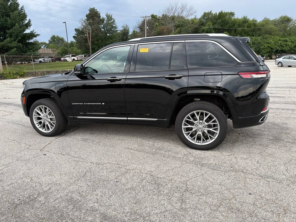Used 2022 Diamond Black Jeep Summit image 8