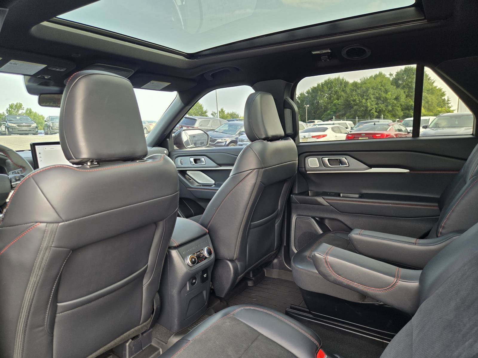 2026 Ford Explorer ST - Photo 15