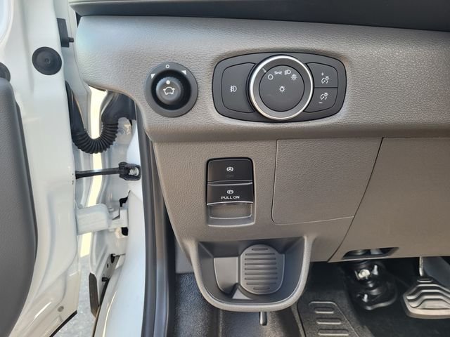 New 2025 Oxford White Ford Cutaway image 8