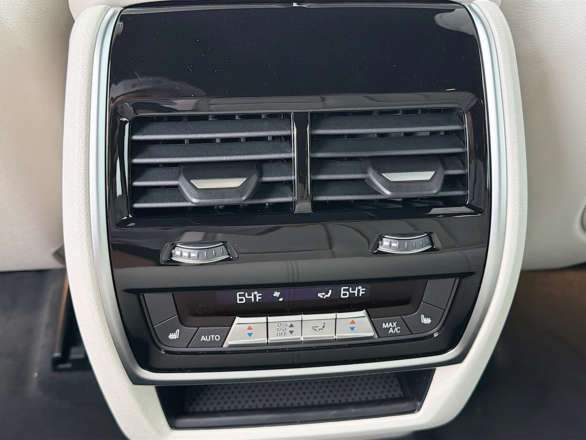 New 2026 Mineral White Metallic BMW xDrive40i image 19
