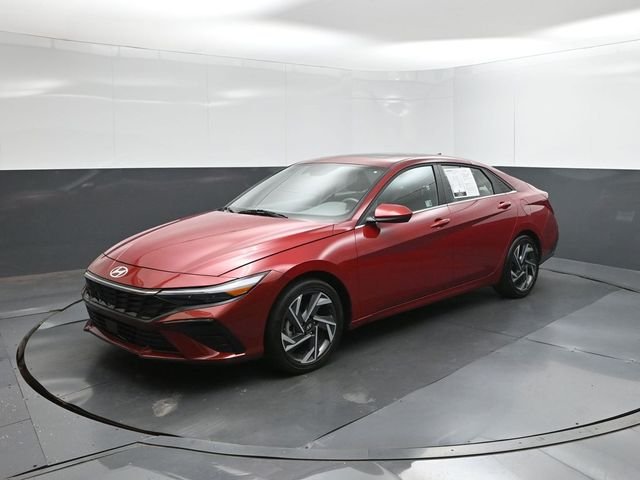 Used 2025 Red Hyundai SEL Convenience image 1