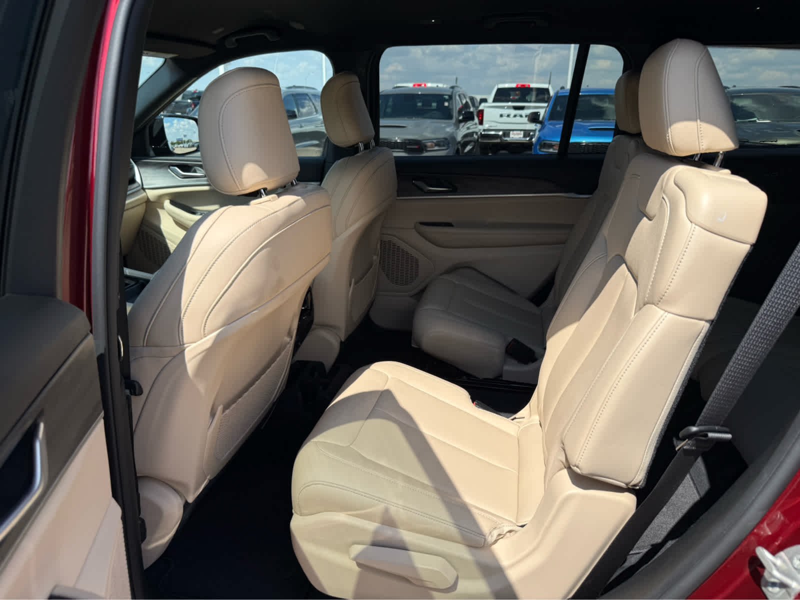 Used 2024 Velvet Red Pearlcoat Jeep Limited image 11
