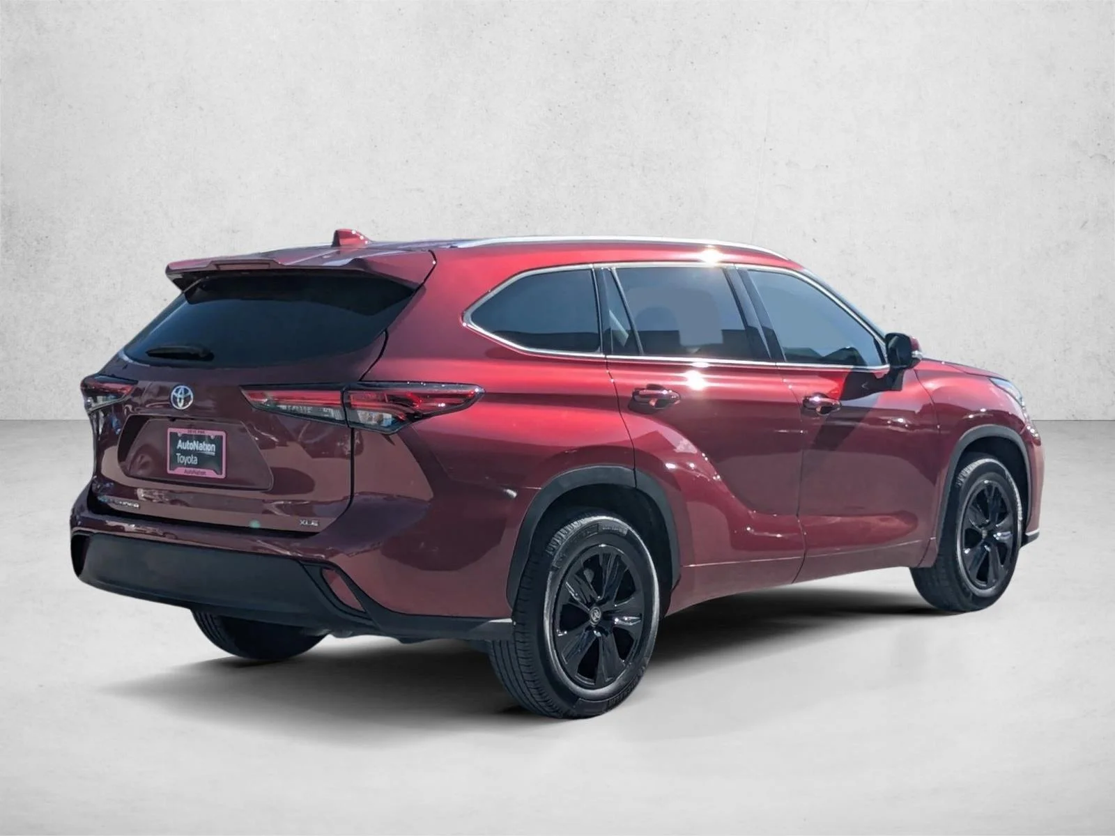 Used 2022 Ruby Flare Pearl Toyota XLE image 5