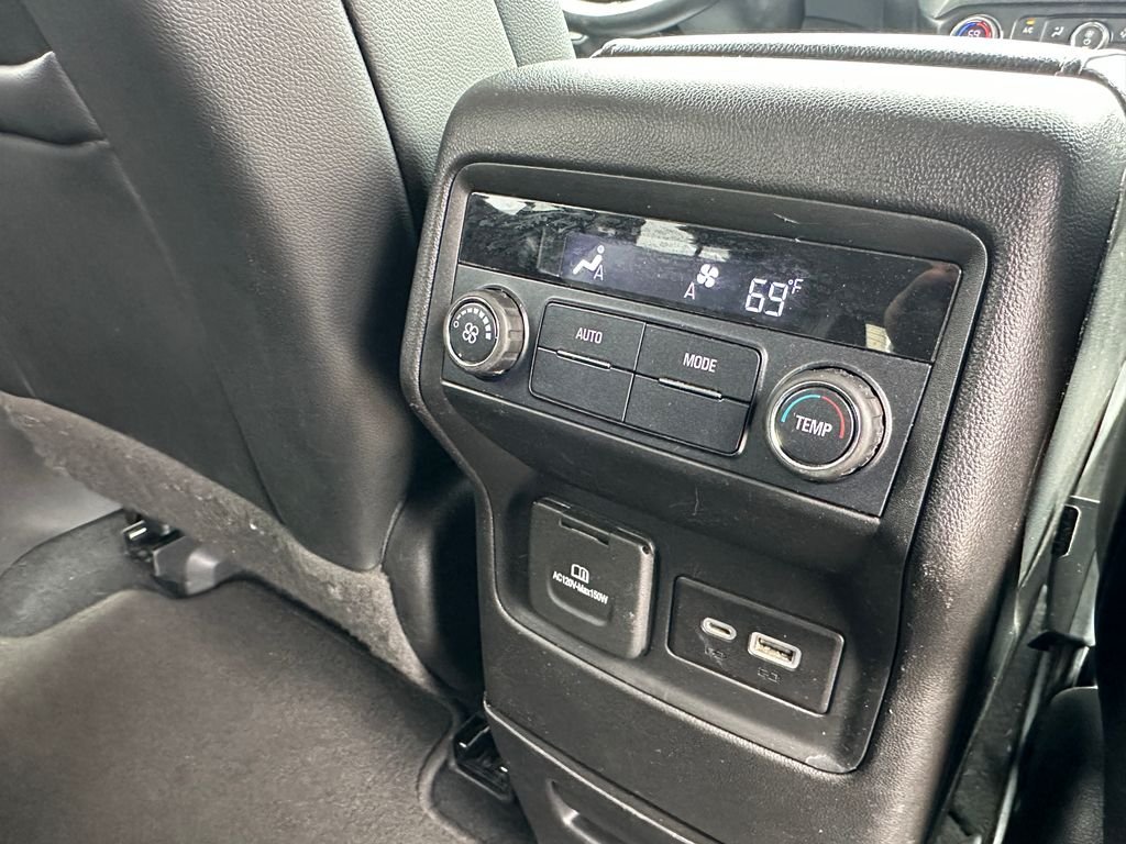 Used 2020 Silver GMC SLT image 26