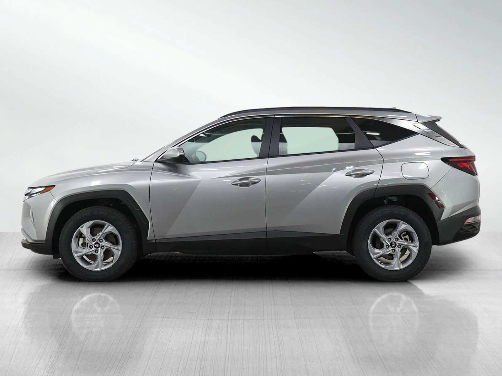 Used 2024 Hyundai Tucson SEL with VIN 5NMJBCDE4RH341680 for sale in Minneapolis, Minnesota