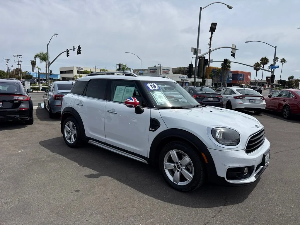 Used 2019 White MINI Classic image 4