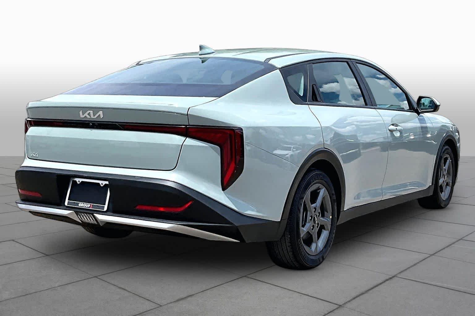 Used 2025 Morning Haze Kia LXS image 13