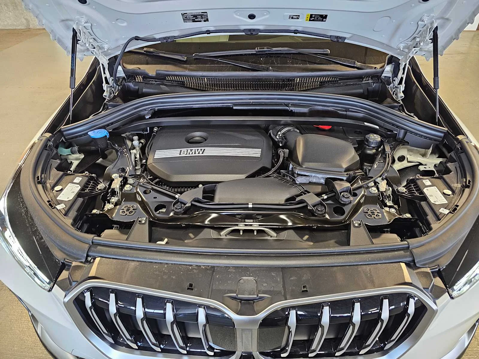 New 2026 Alpine White BMW xDrive28i image 9