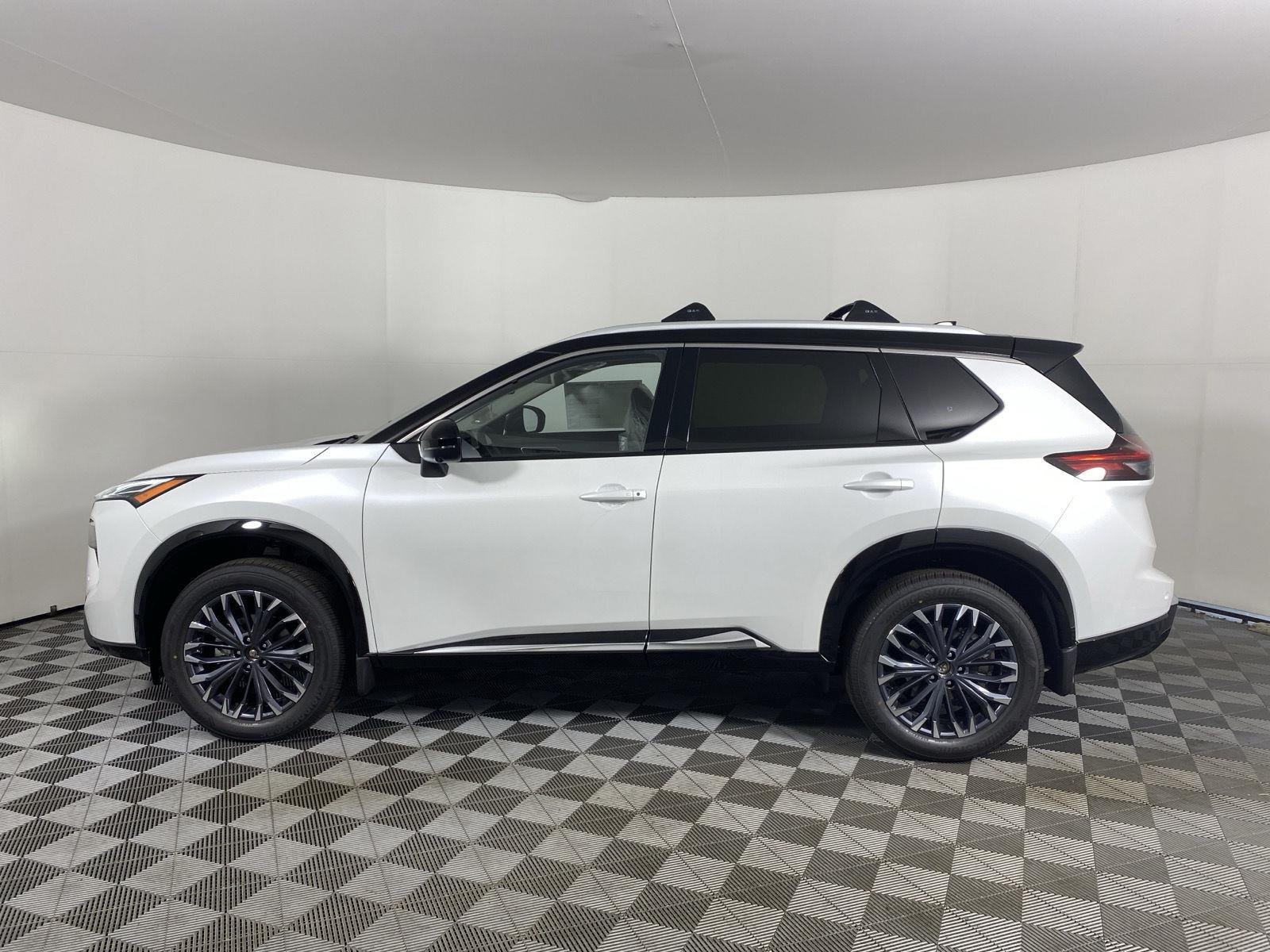New 2026 Everest White Pearl/Super Black Nissan Platinum image 17