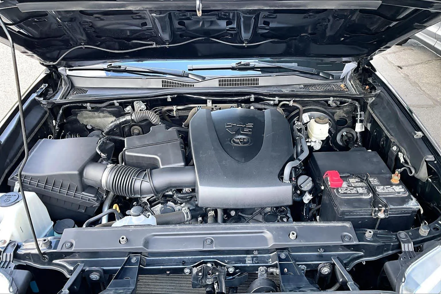 Used 2022 Midnight Black Metallic Toyota SR5 image 30