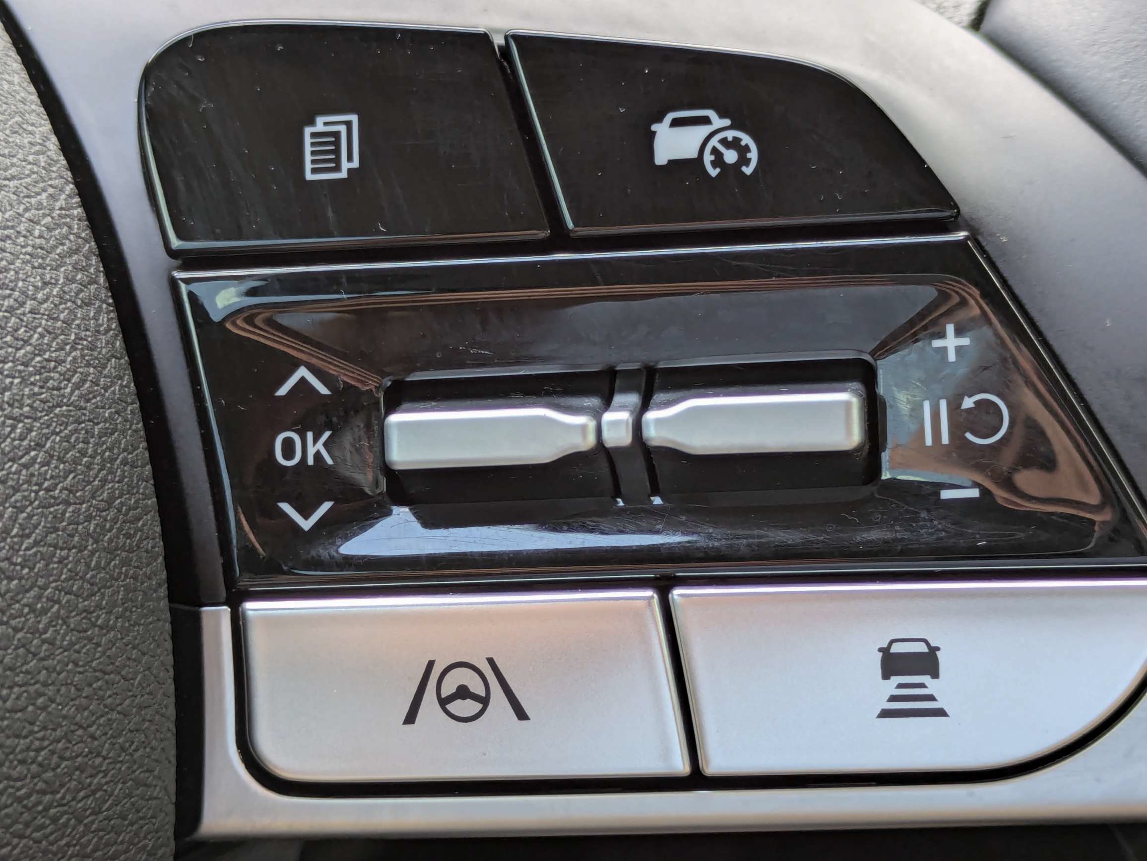 Used 2024 Abyss Black Hyundai Limited image 29