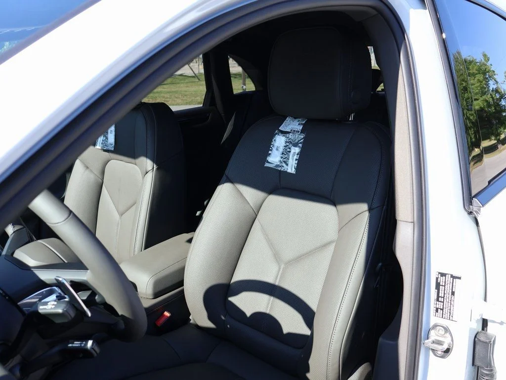 Used 2026 Carrara White Metallic Porsche  image 5