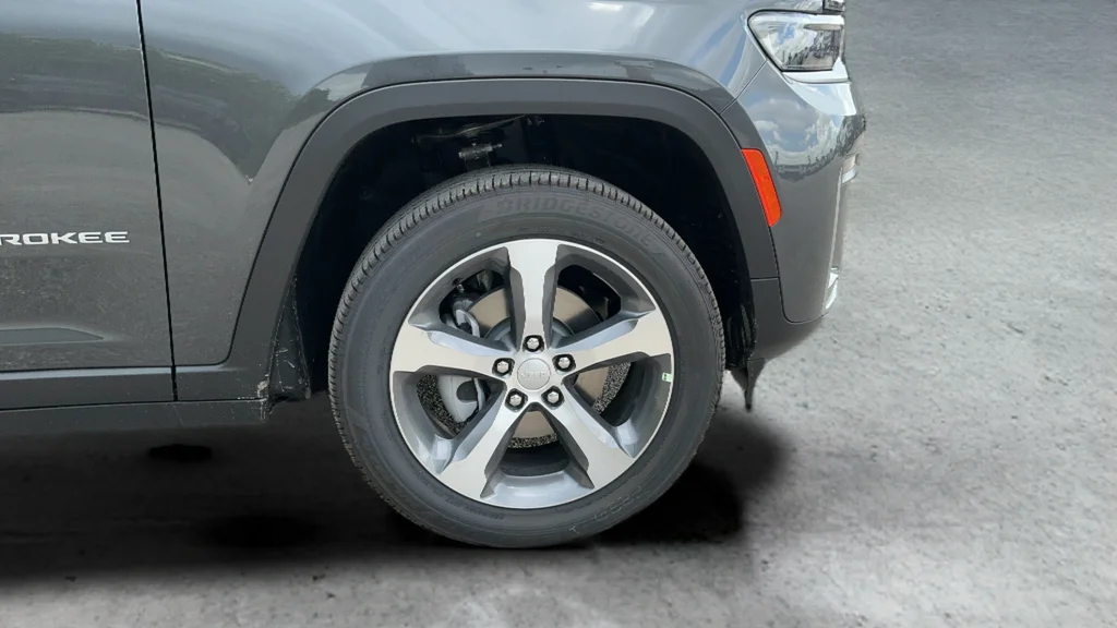New 2026 Baltic Gray Metallic Clear-Coat Exterior Paint Jeep Limited image 23