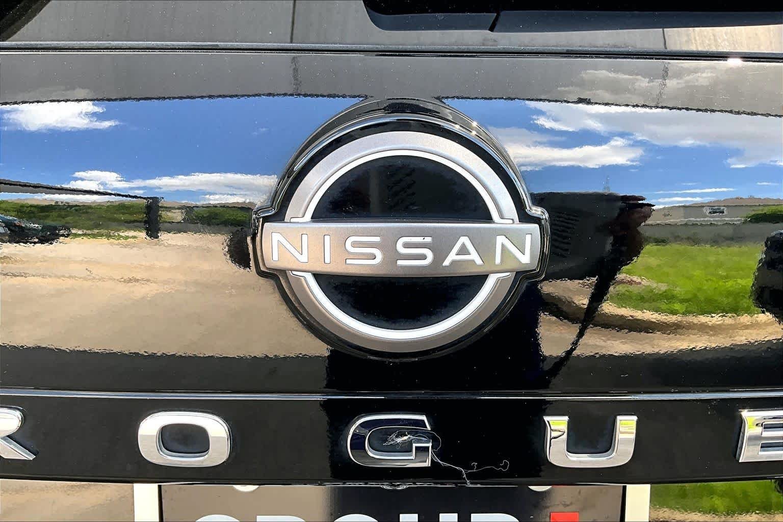 Used 2023 Super Black Nissan SV image 30