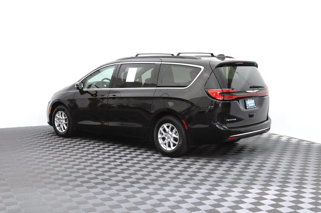 Certified Used 2022 Brilliant Black Chrysler Touring L image 5