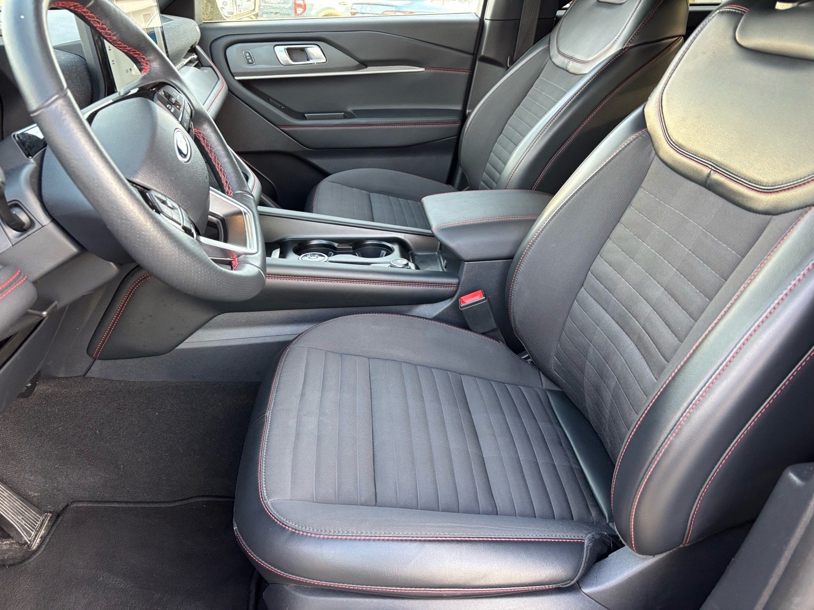 Used 2025 Agate Black Ford ST-Line image 10