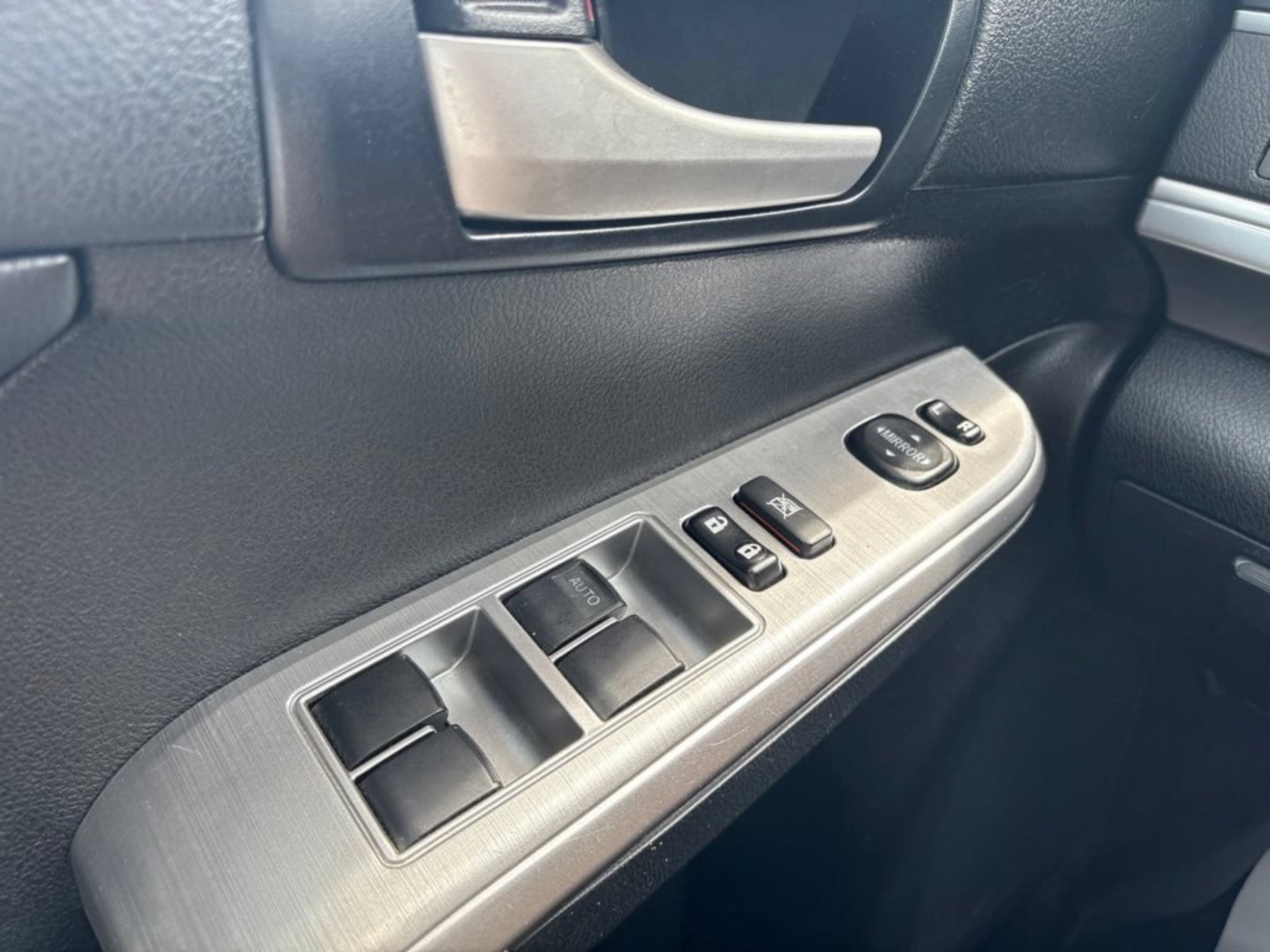 Used 2014 Super White Toyota SE image 16